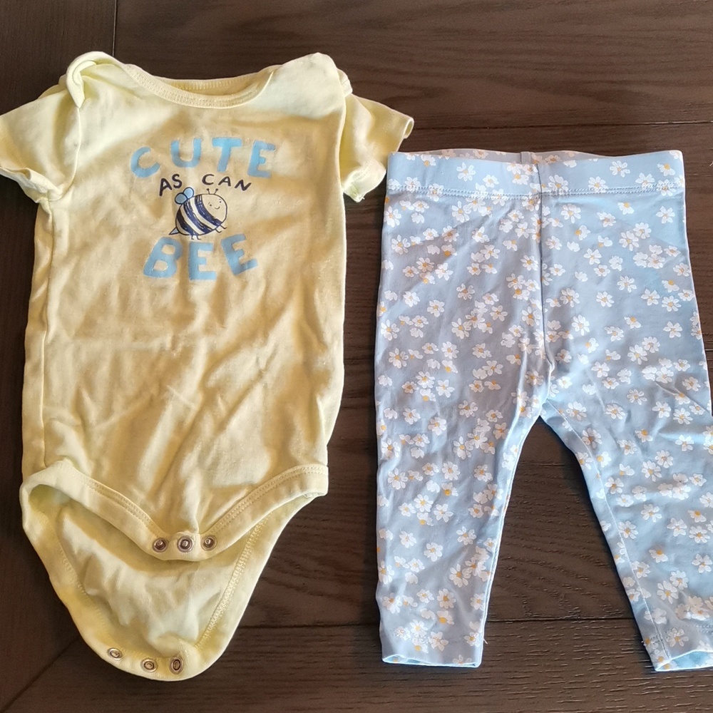 Joe Fresh leggings and onesie size 3-6 M